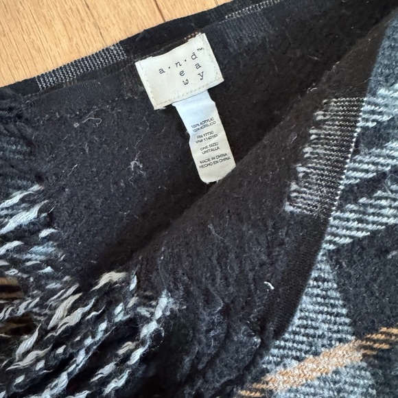 Oversized Scarf - Picture 2 of 2